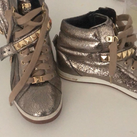 Michael Kors Hightop Gold Sneaker - Picture 2 of 6